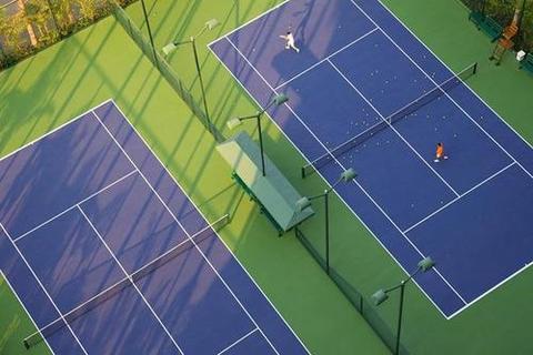 Tennis court equipment